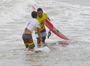 HAW - Seth Moniz and BRA - Elivelton Santos. Credit: ISA/Michael Tweddle