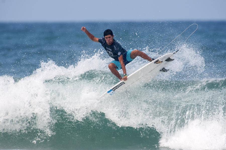 Guatemala’s Mario Vega will surf in the Repechage tomorrow to keep his World Junior Champion title campaigns alive. Photo: ISA/Rommel Gonzales